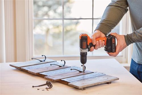 Furadeira/Parafusadeira 20V BCD702C1 Black+Decker 4850.10080 